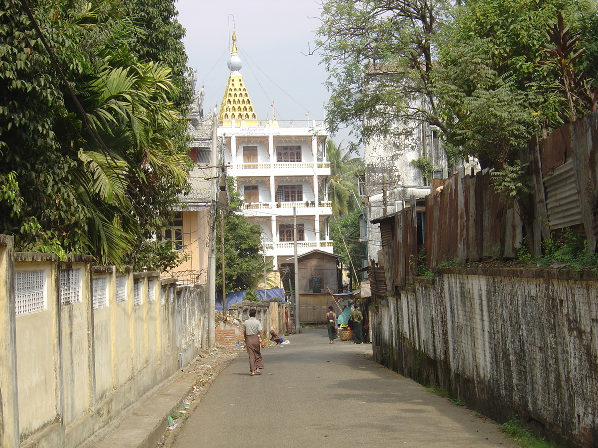 Picture Myanmar Yangon 2005-01 158 - Streets Yangon