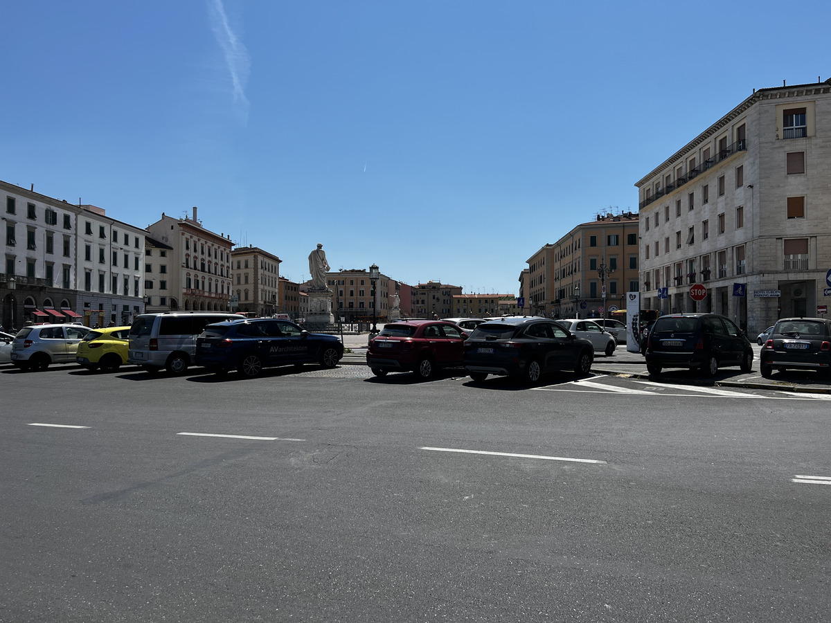 Picture Italy Livorno 2022-05 14 - Walking Street Livorno