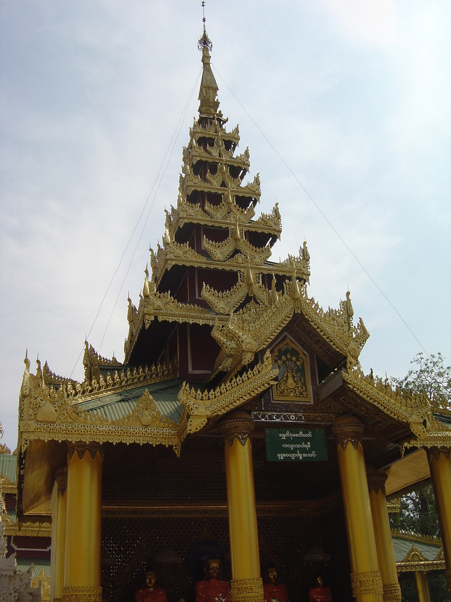 Picture Myanmar Yangon Shwedagon Pagoda 2005-01 37 - Accomodation Shwedagon Pagoda