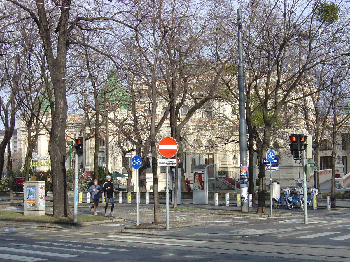 Picture Austria Vienna 2005-03 9 - Waterfall Vienna