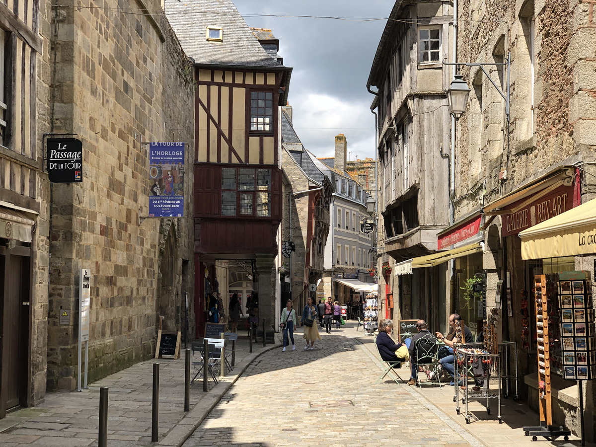 Picture France Dinan 2020-06 95 - Walking Street Dinan