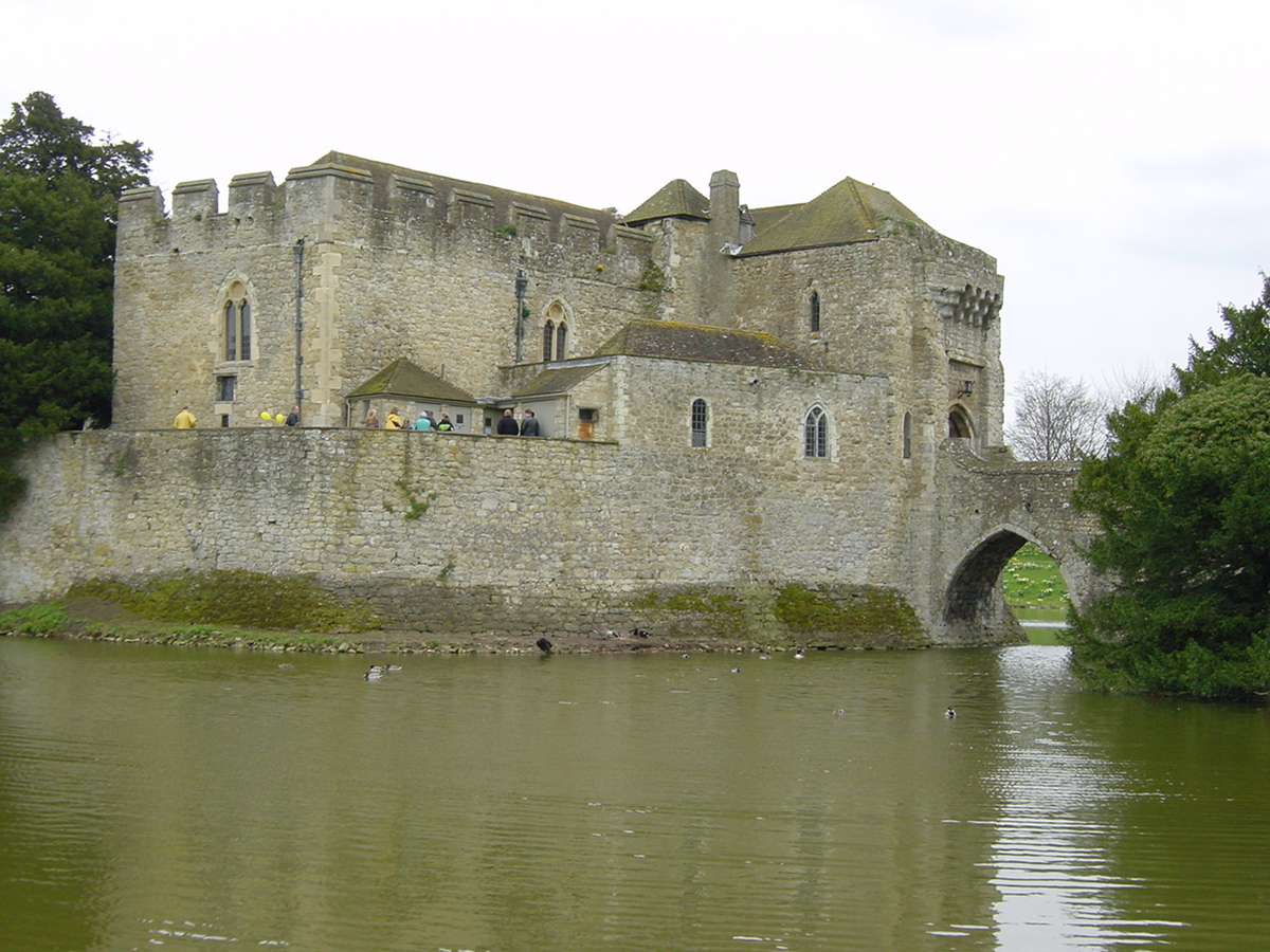 Picture United Kingdom Leeds castle 2001-04 15 - Lakes Leeds castle