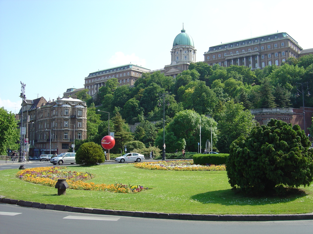 Picture Hungary Budapest 2004-05 23 - Street Budapest