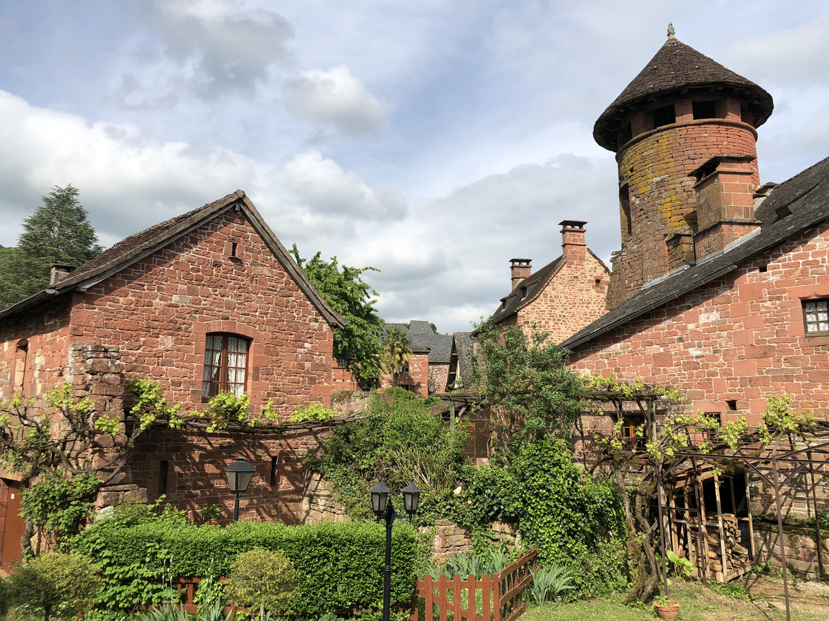 Picture France Collonges la Rouge 2018-04 13 - Street Collonges la Rouge