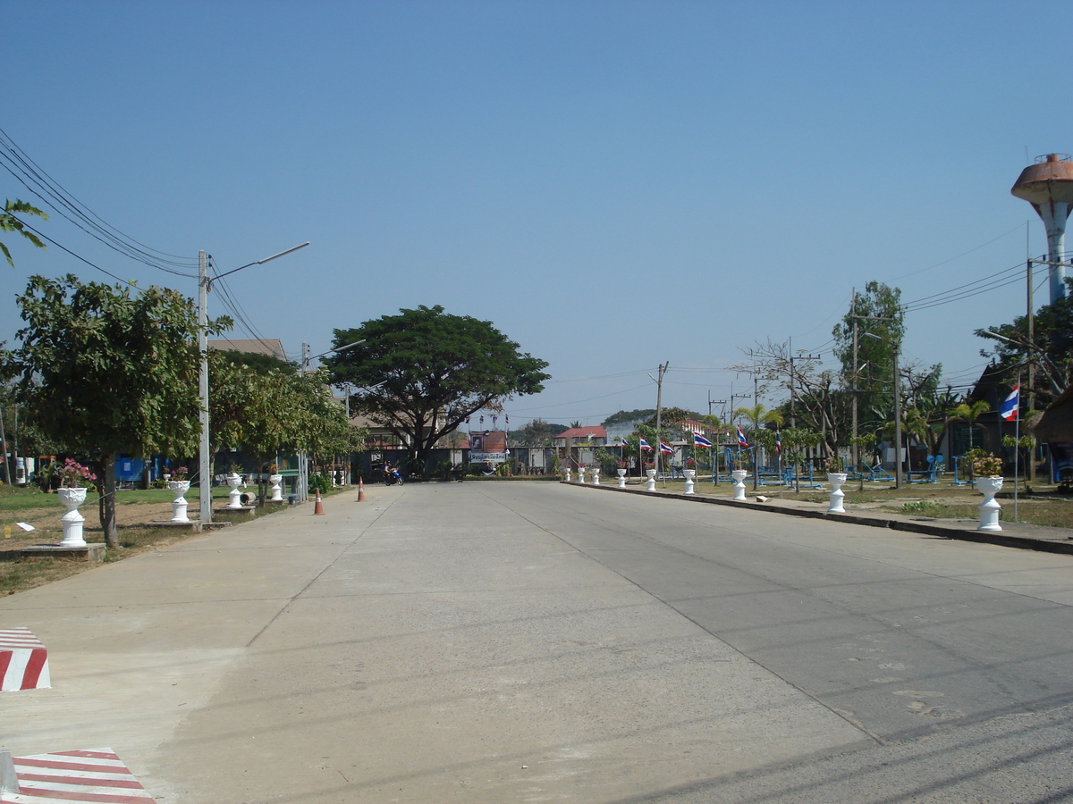 Picture Thailand Phitsanulok Singhawat Road 2008-01 55 - Monument Singhawat Road