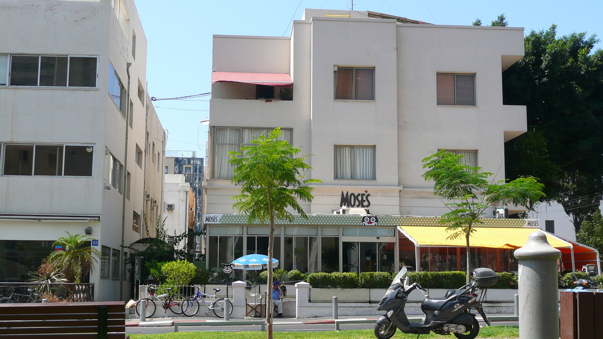 Picture Israel Tel Aviv Rothschild Street 2007-06 4 - Room Rothschild Street