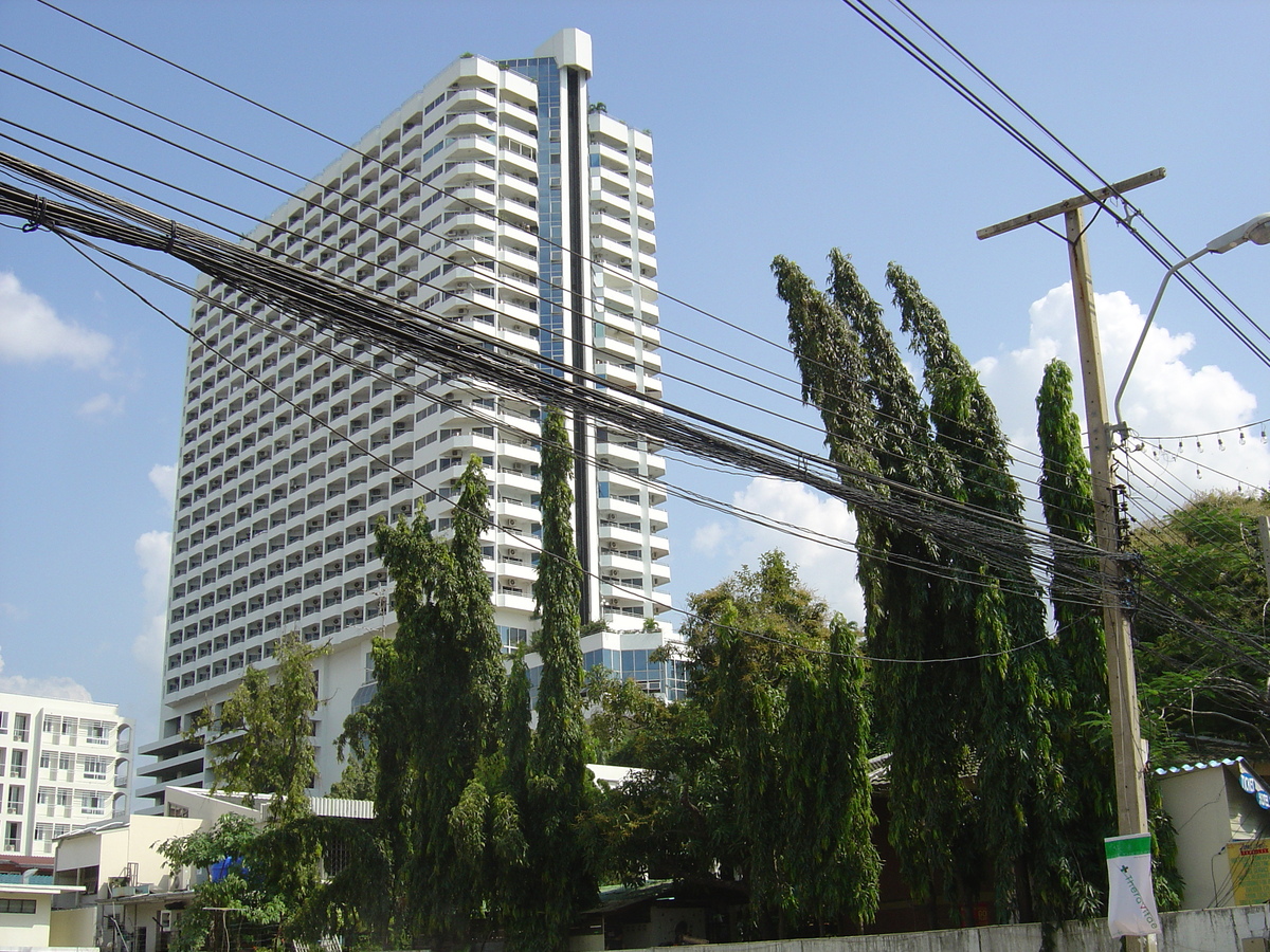 Picture Thailand Pattaya 2004-10 47 - Hotel Pools Pattaya