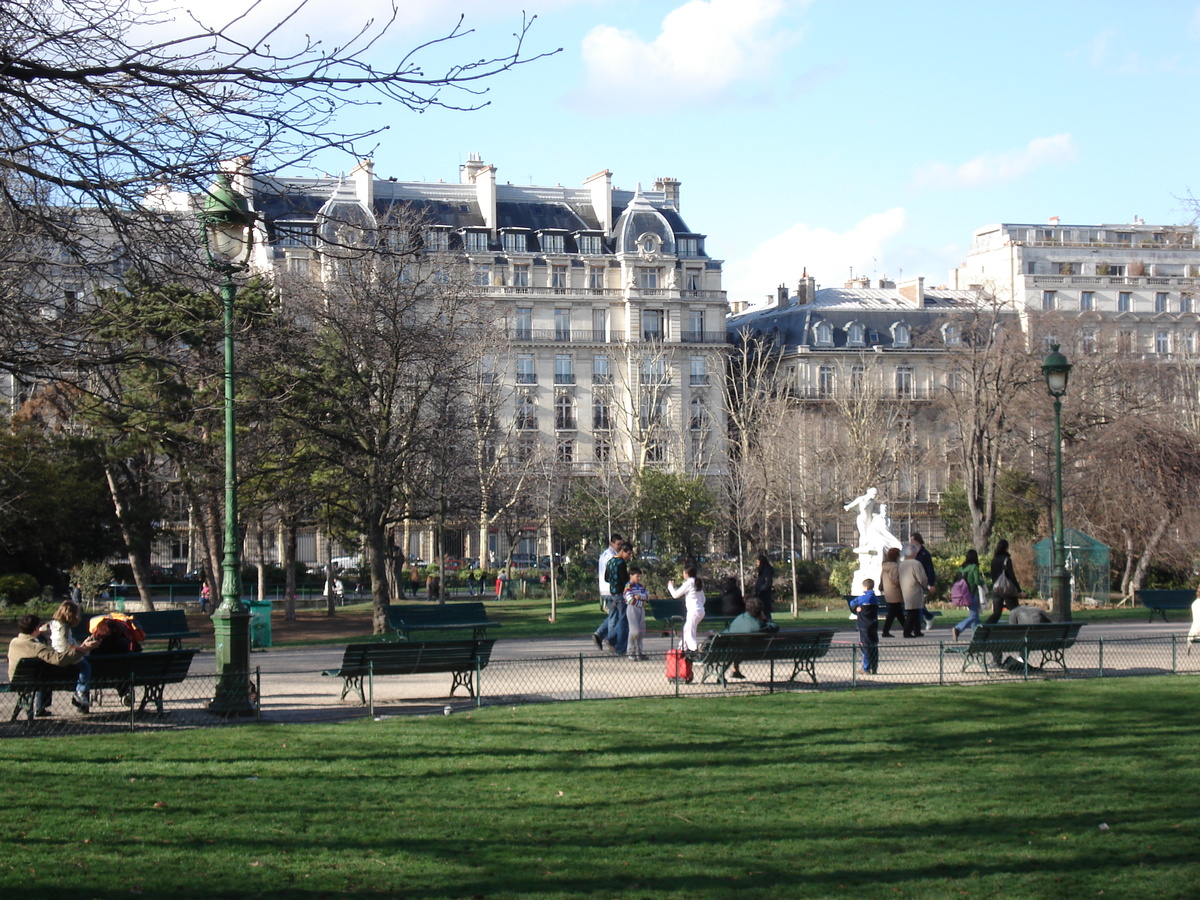 Picture France Paris Monceau Garden 2006-03 13 - Monument Monceau Garden