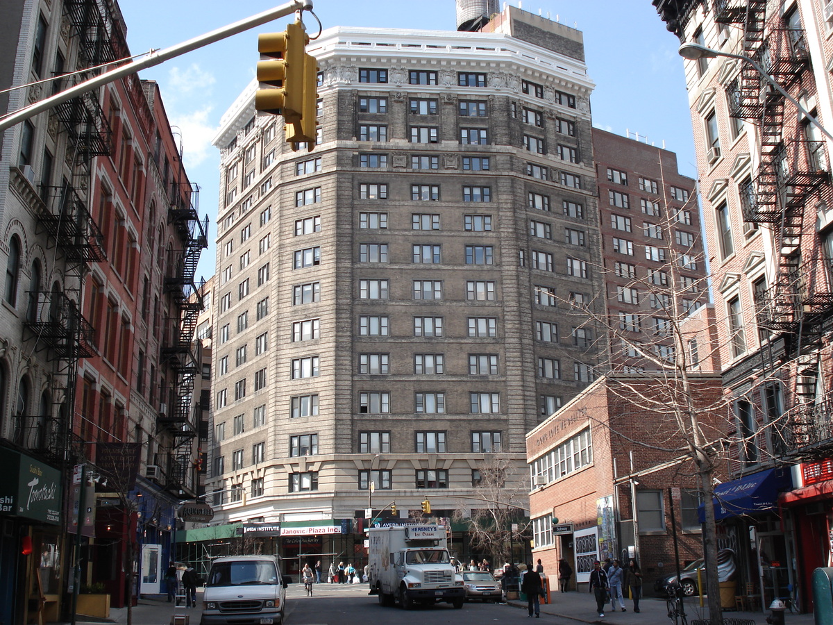 Picture United States New York Soho 2006-03 26 - Hotel Pools Soho