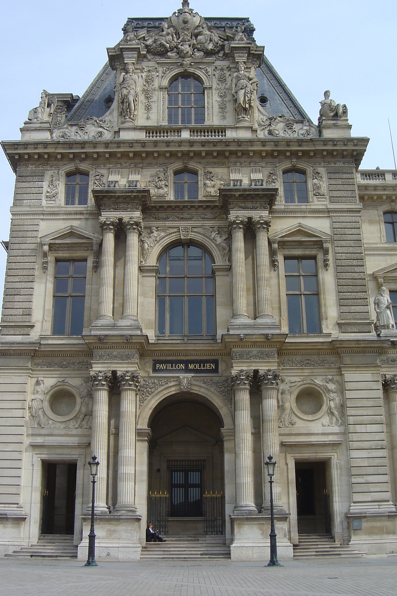 Picture France Paris Louvre 2007-05 40 - Walking Street Louvre