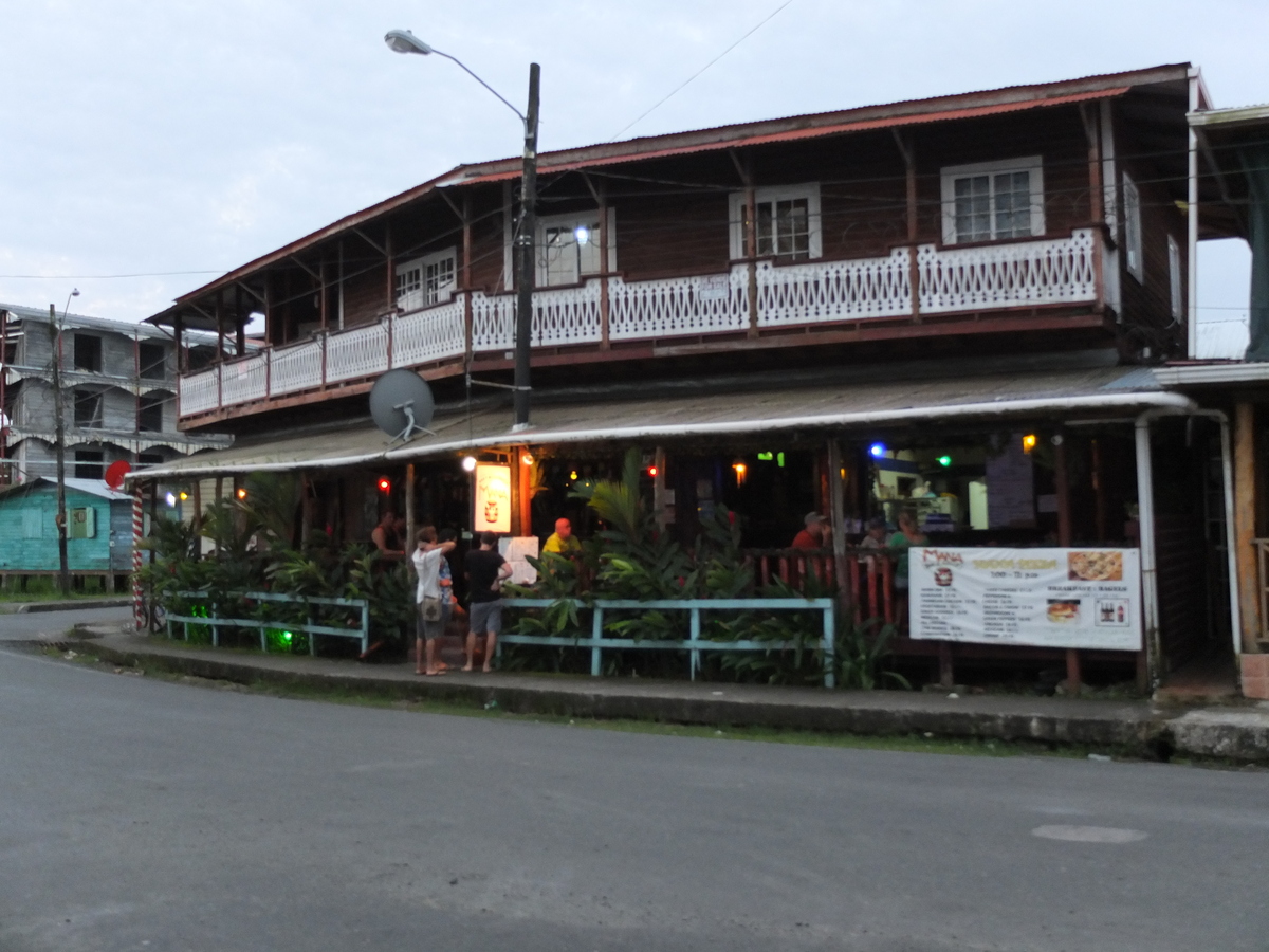 Picture Panama Bocas del toro 2015-03 59 - Monument Bocas del toro