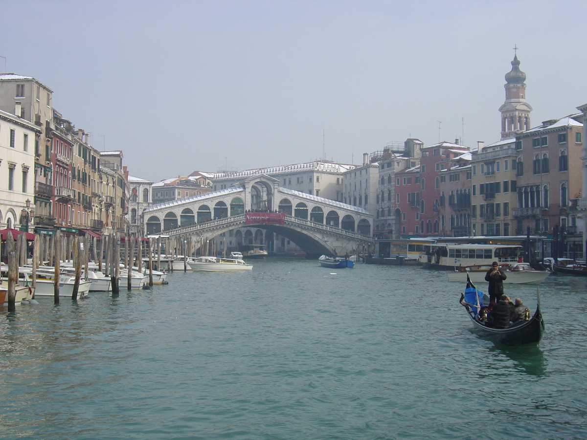 Picture Italy Venice 2005-03 318 - Transport Venice