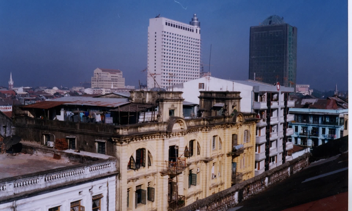 Picture Myanmar Yangon 1998-01 4 - Cheap Room Yangon