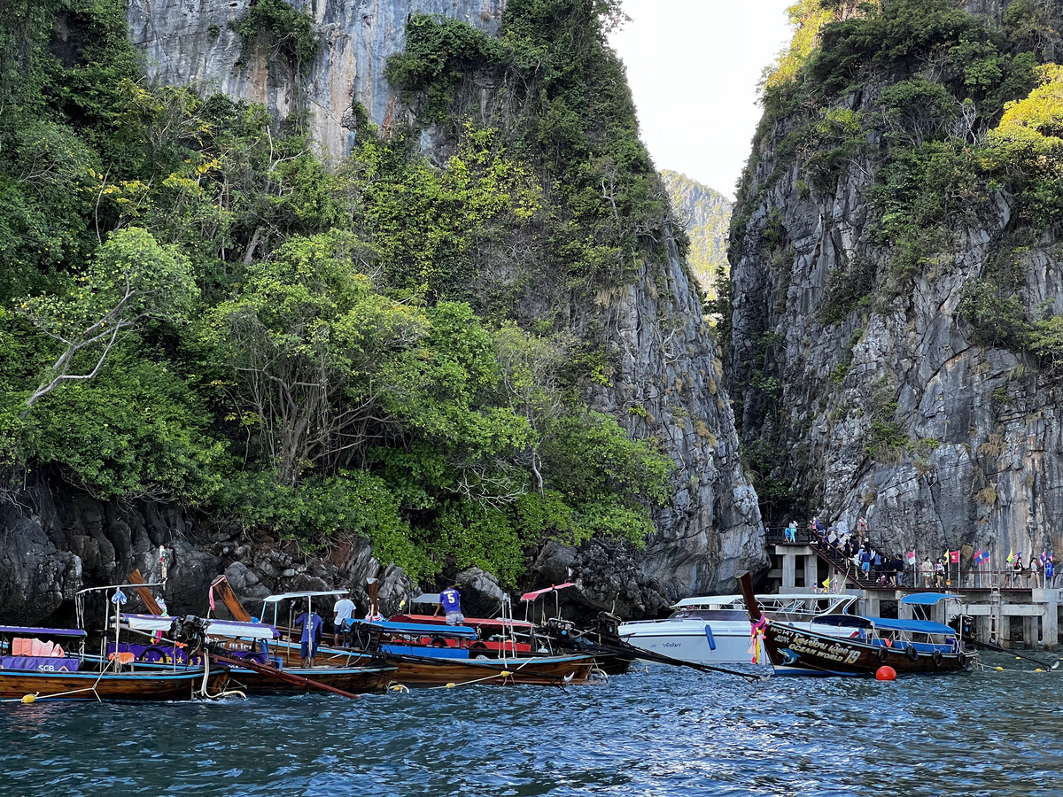 Picture Thailand Ko Phi Phi Ley 2021-12 127 - Street Ko Phi Phi Ley