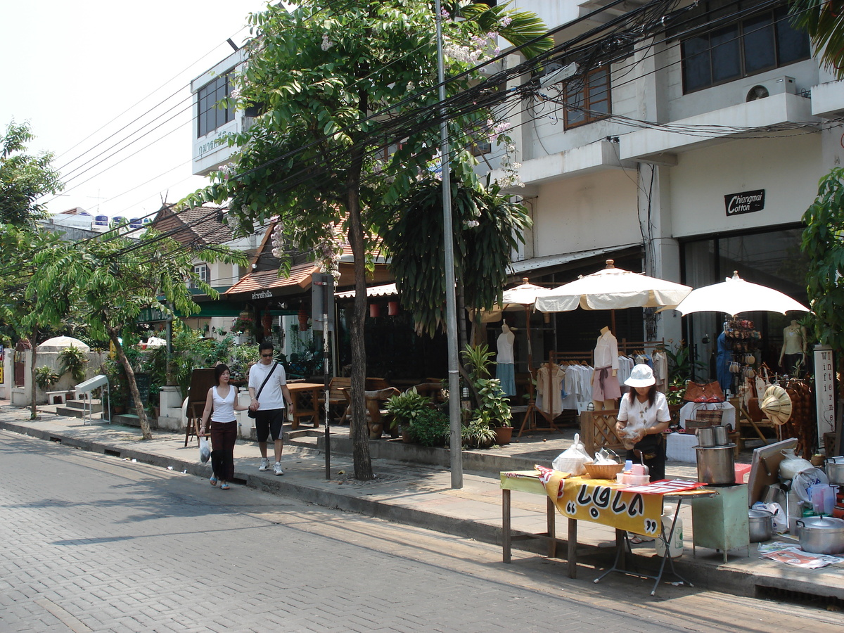 Picture Thailand Chiang Mai Inside Canal Rad Cha Dom Nurn (Walking Street) 2006-04 10 - City Sight Rad Cha Dom Nurn (Walking Street)