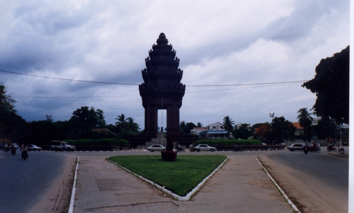 Picture Cambodia Phnom Pen 1996-06 25 - Monuments Phnom Pen