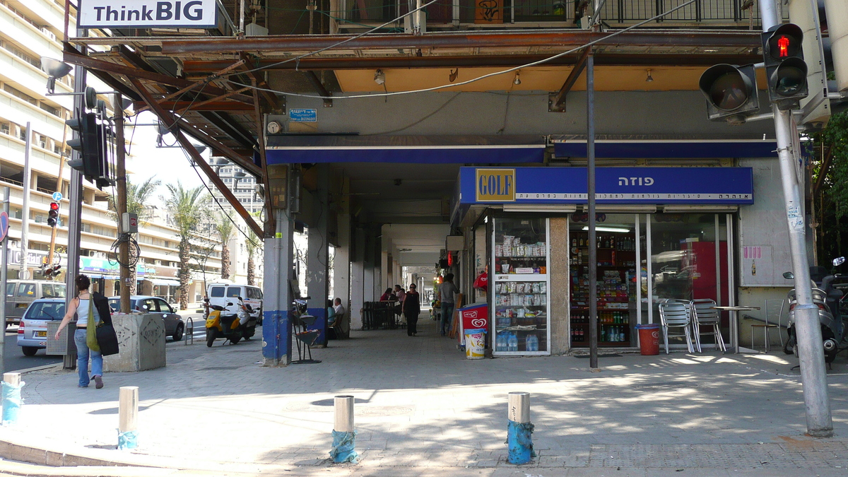 Picture Israel Tel Aviv Ibn Gvirol Street 2007-06 17 - City View Ibn Gvirol Street