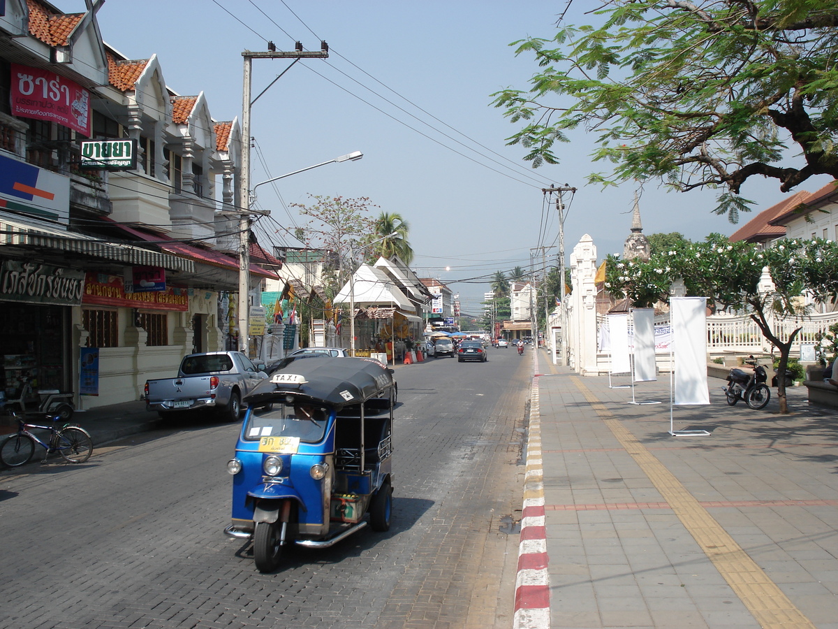 Picture Thailand Chiang Mai Inside Canal 2006-04 4 - City Sight Inside Canal