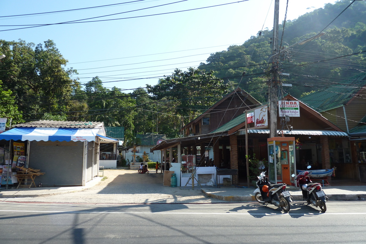 Picture Thailand Ko Chang Island road 2011-02 83 - City Sight Island road