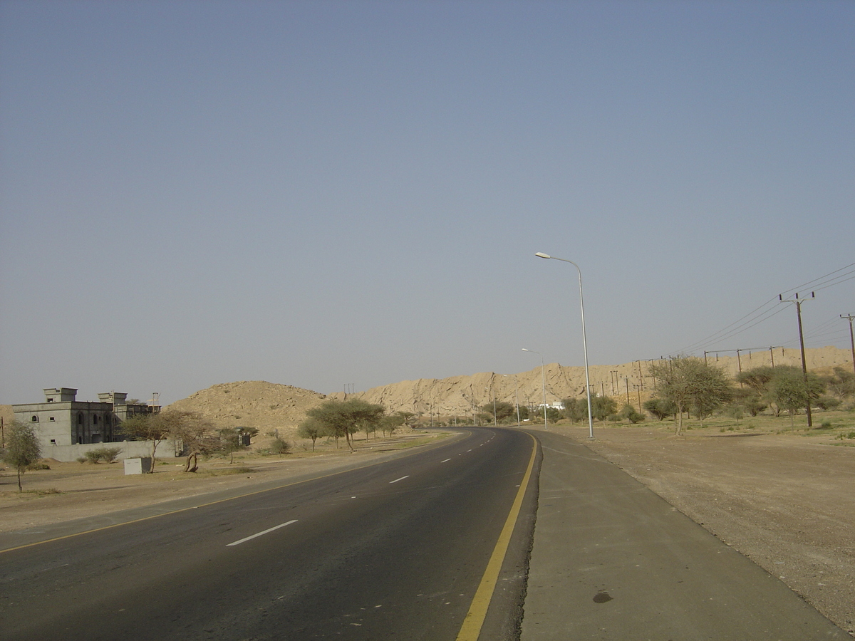 Picture Sultanate of Oman Buraimi to Mahada road 2005-03 4 - Cost Buraimi to Mahada road