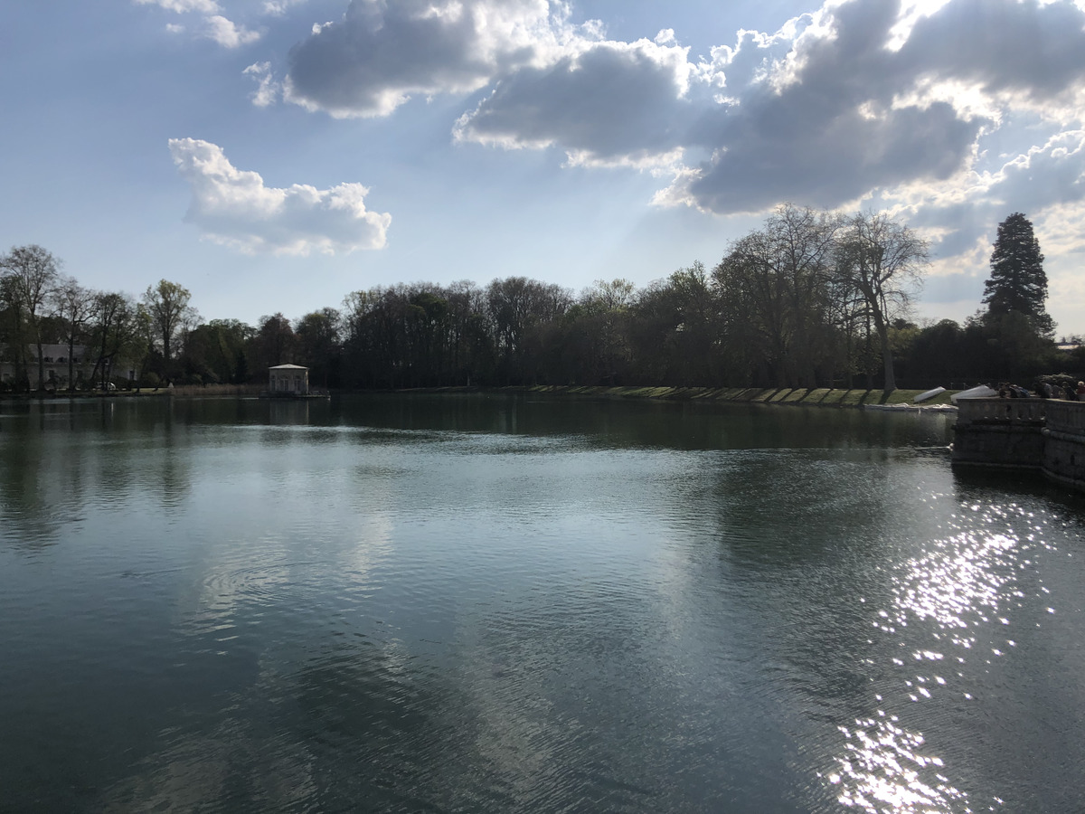 Picture France Fontainebleau 2019-04 436 - Hotel Pools Fontainebleau