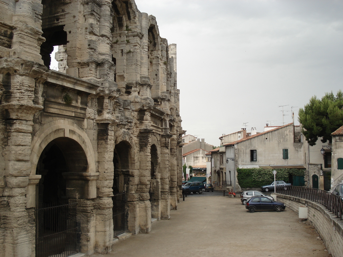 Picture France Arles 2006-06 17 - To see Arles