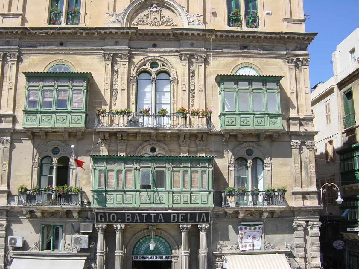 Picture Malta Valletta 2003-03 4 - Walking Street Valletta