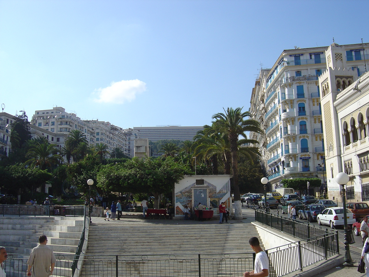 Picture Algeria Algiers 2004-09 61 - Street Algiers