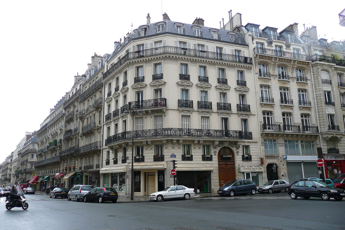 Picture France Paris Rue de Rome 2007-06 25 - Walking Street Rue de Rome