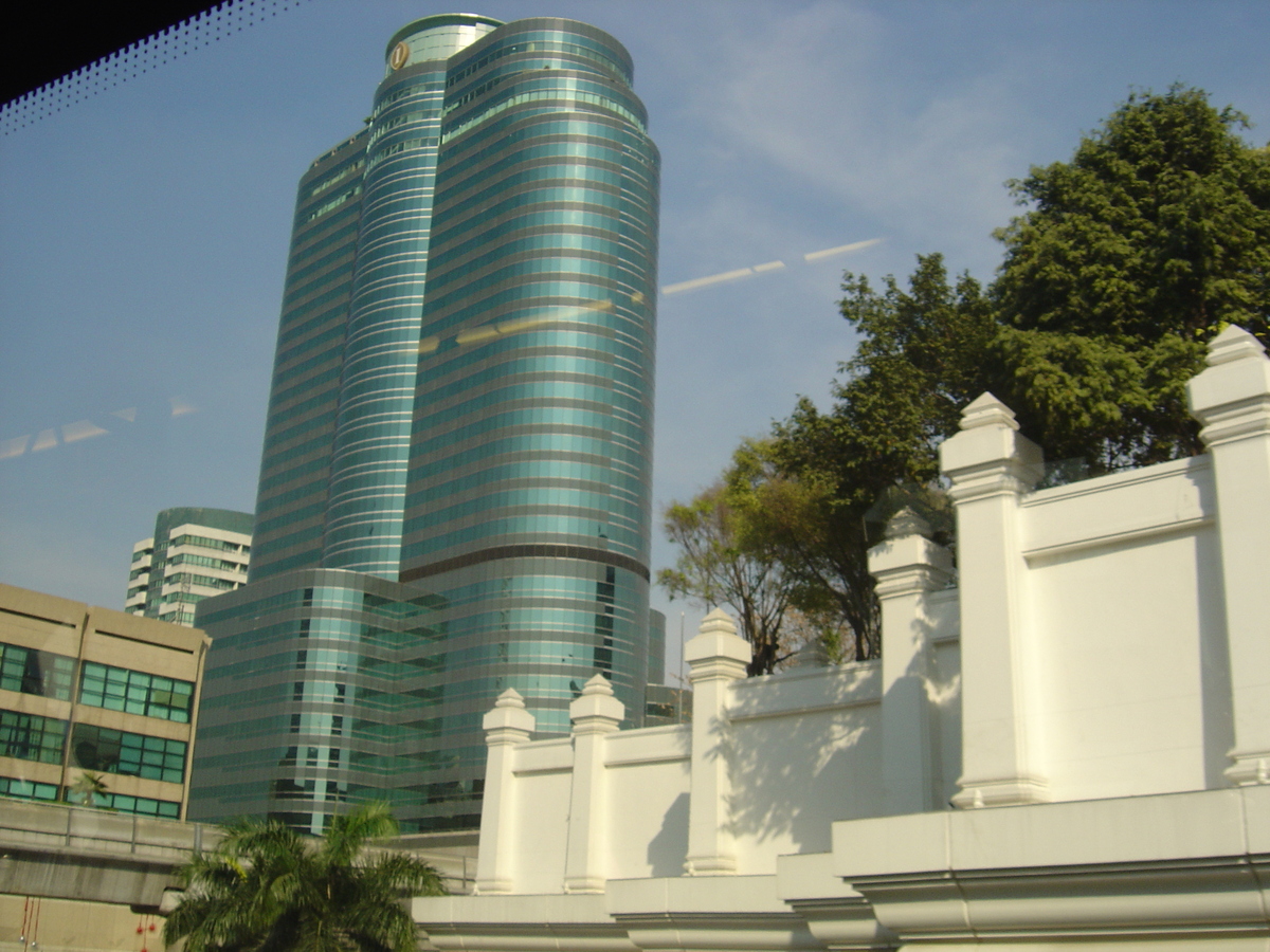 Picture Thailand Bangkok Sky Train 2004-12 98 - Monument Sky Train