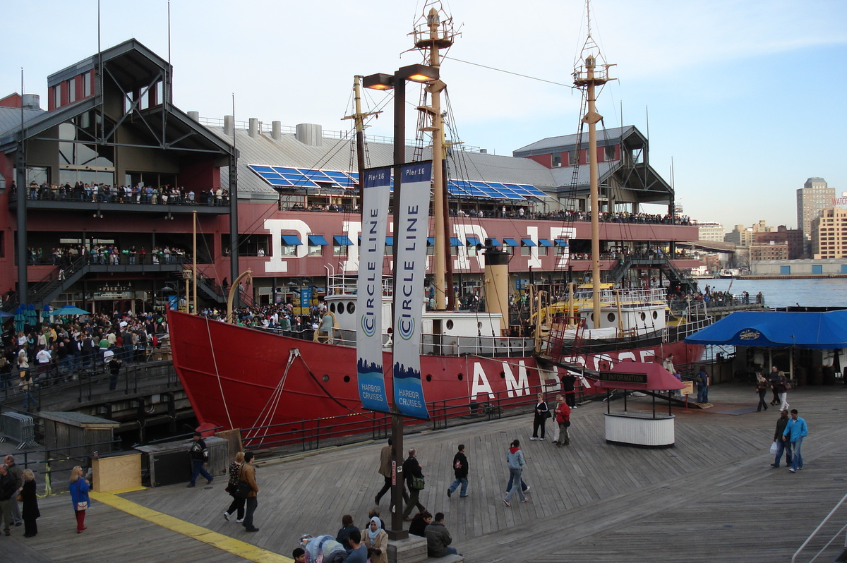 Picture United States New York South Street seaport 2006-03 26 - Waterfalls South Street seaport