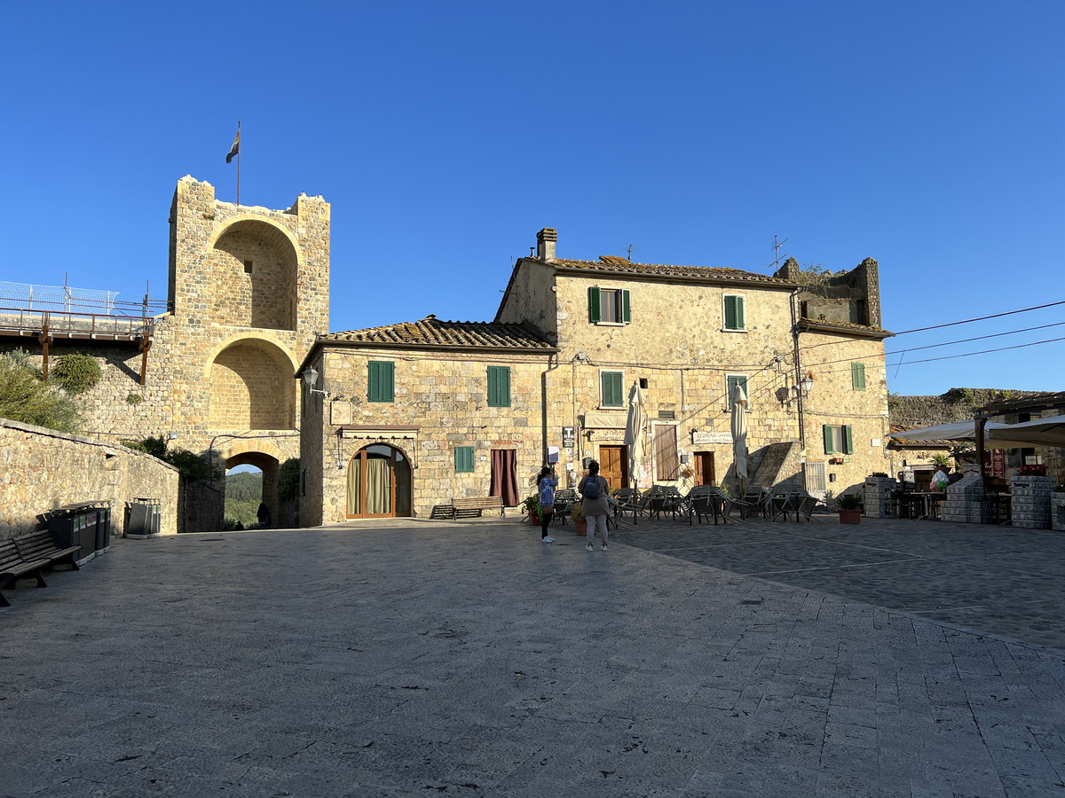 Picture Italy Monteriggioni 2021-09 17 - Hotel Pools Monteriggioni