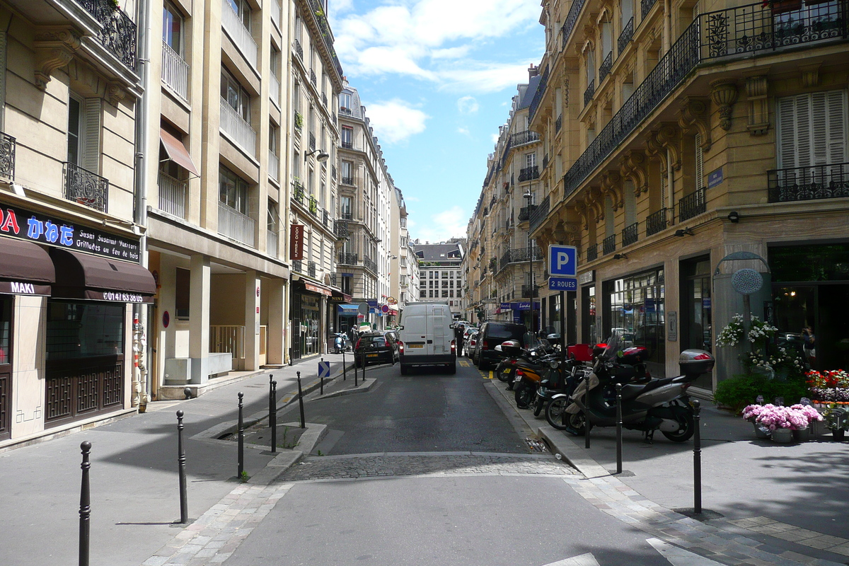 Picture France Paris Avenue Niel 2007-06 48 - Walking Street Avenue Niel