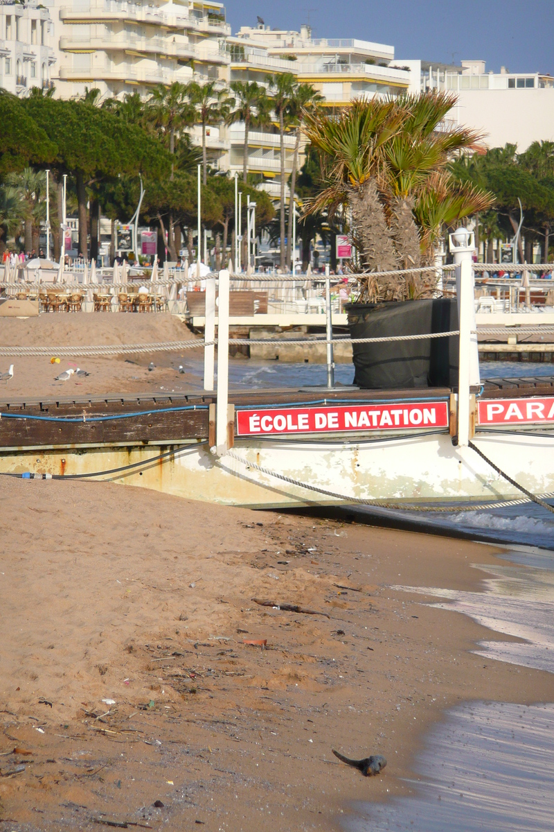 Picture France Cannes Beach 2008-04 37 - Hotel Pools Beach