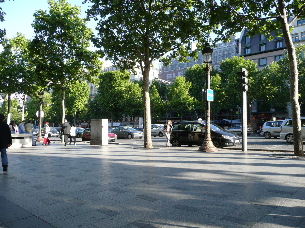 Picture France Paris Champs Elysees 2007-04 33 - Lake Champs Elysees