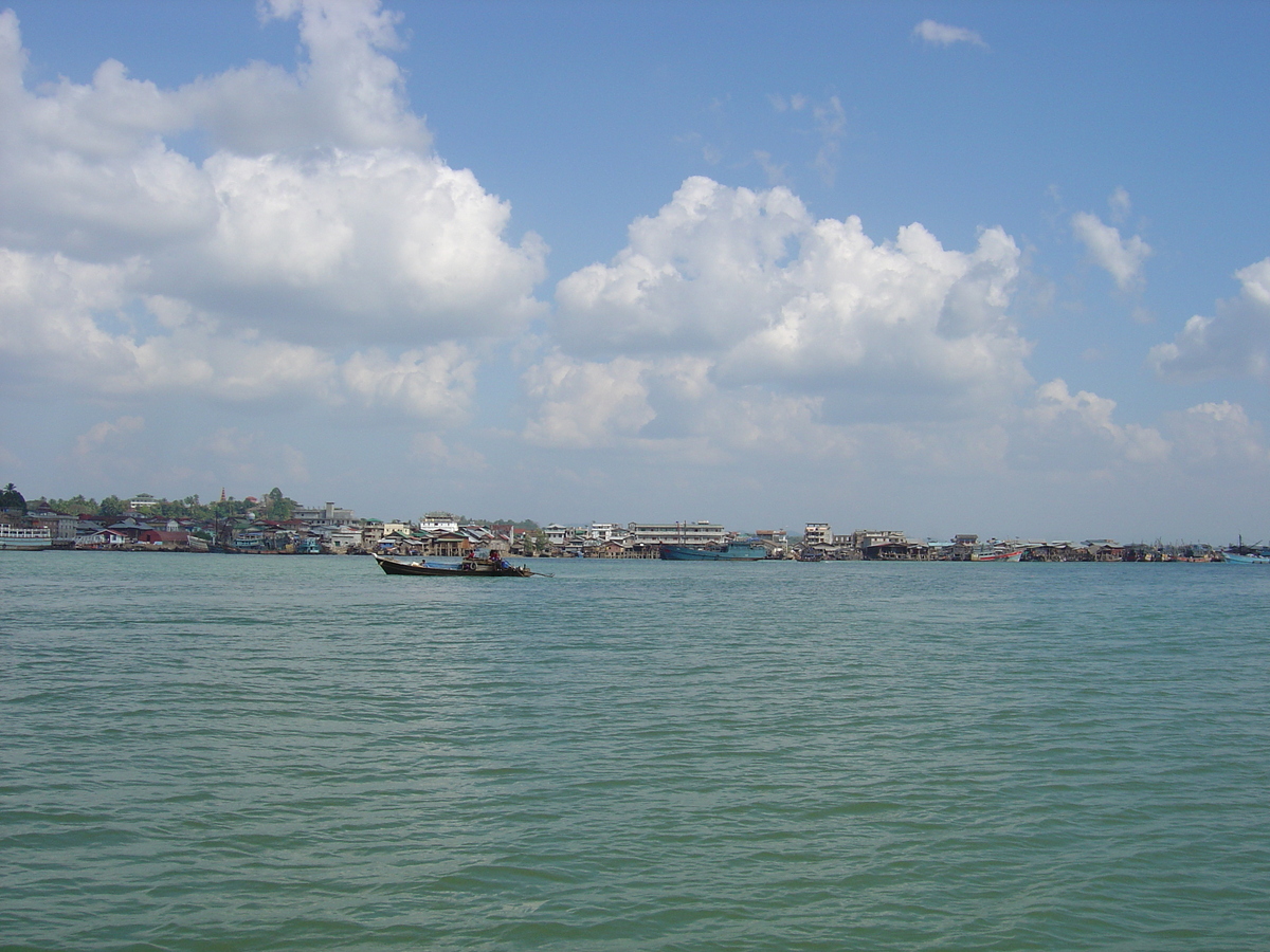 Picture Myanmar Myeik (Mergui) 2005-01 74 - Restaurant Myeik (Mergui)