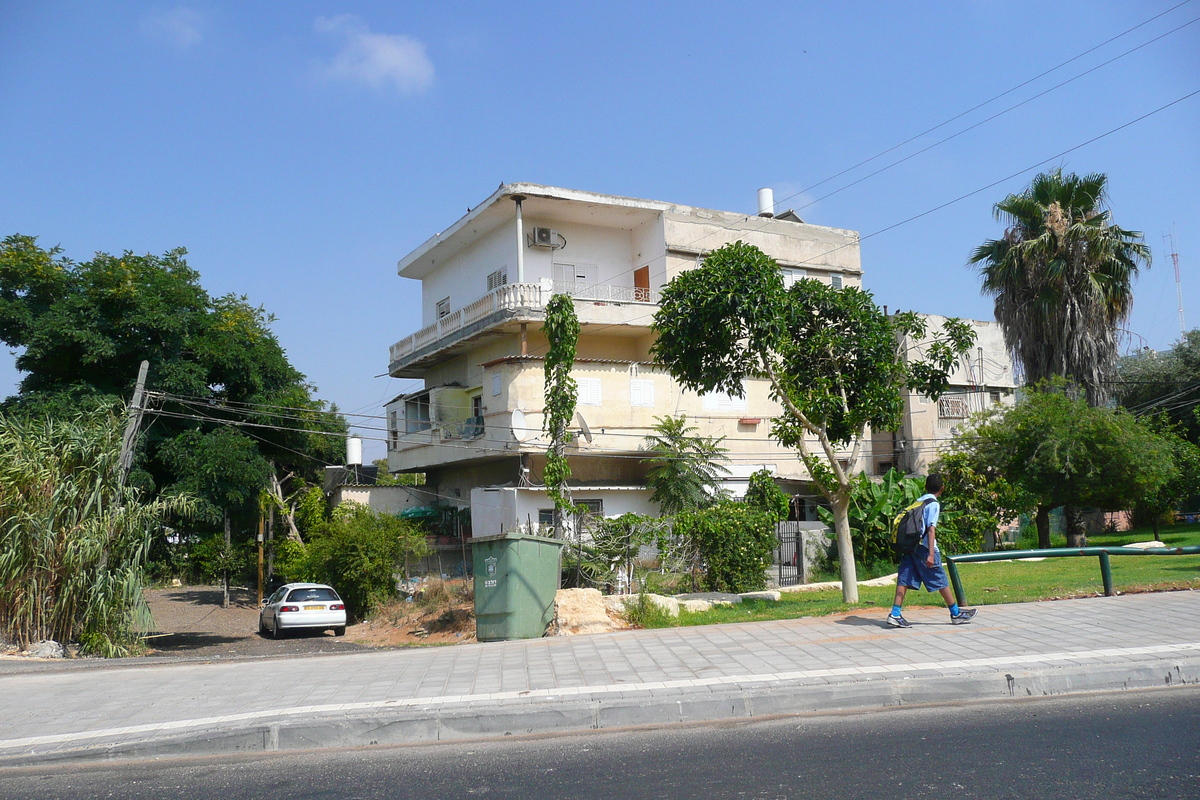 Picture Israel Tel Aviv Yerushalyim Street 2007-06 9 - Spring Yerushalyim Street