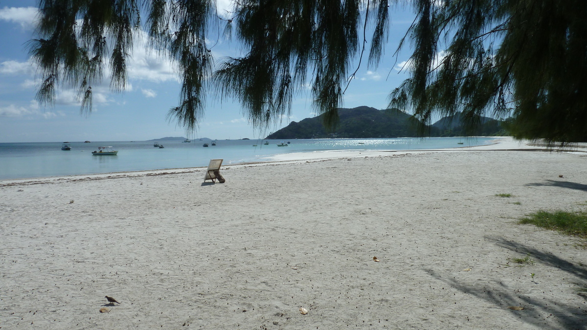 Picture Seychelles Praslin 2011-10 44 - Street Praslin