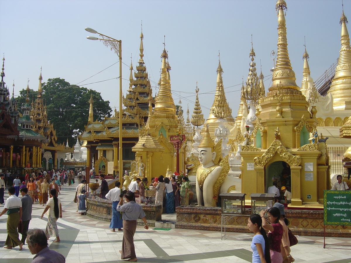 Picture Myanmar Yangon Shwedagon Pagoda 2005-01 10 - Hot Season Shwedagon Pagoda