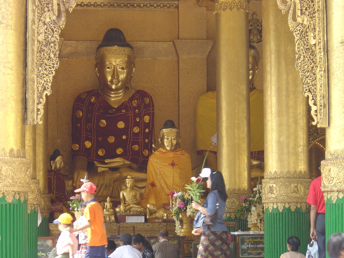 Picture Myanmar Yangon Shwedagon Pagoda 2005-01 3 - Rain Season Shwedagon Pagoda