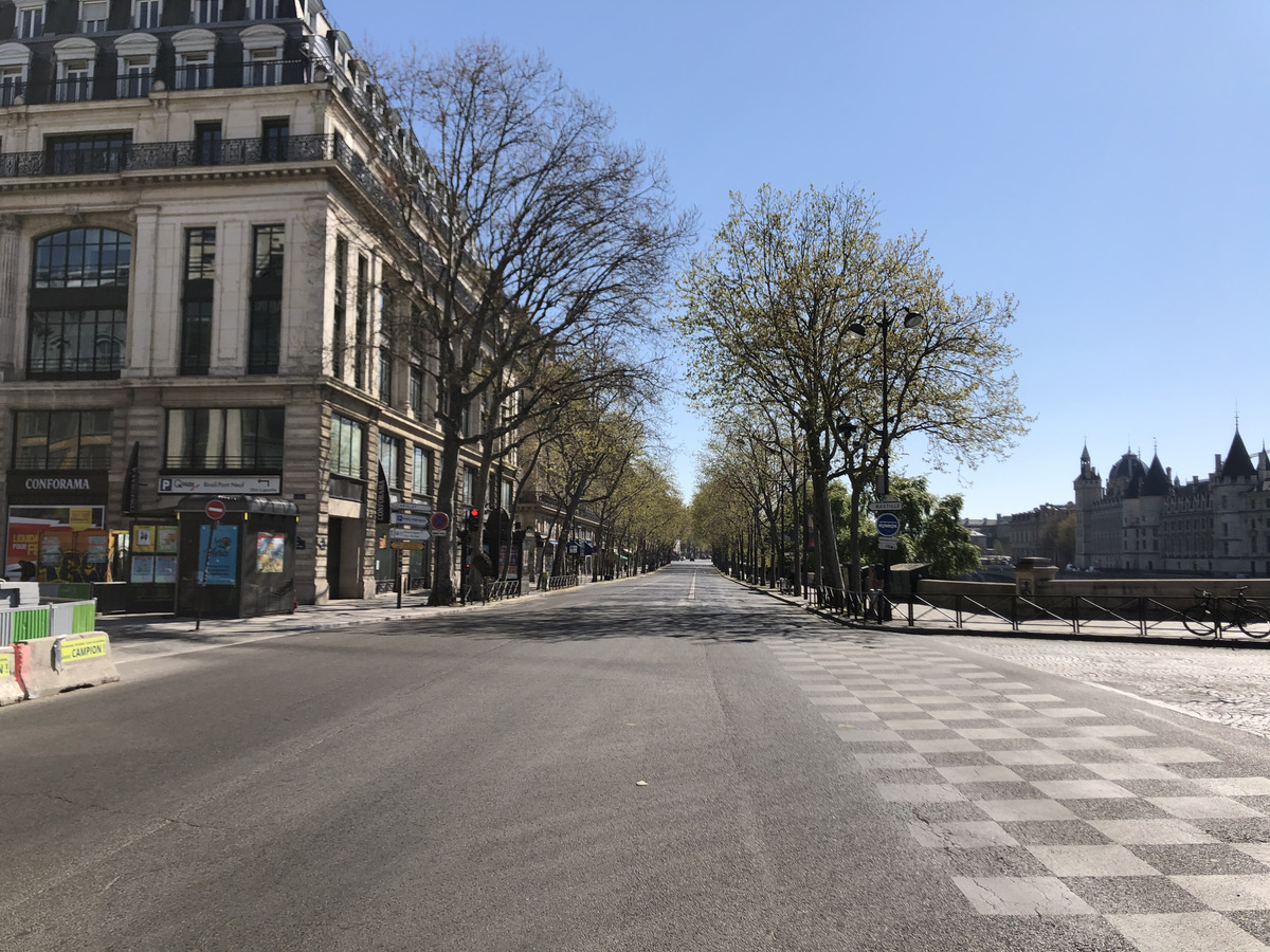 Picture France Paris lockdown 2020-04 197 - Hotel Pools Paris lockdown