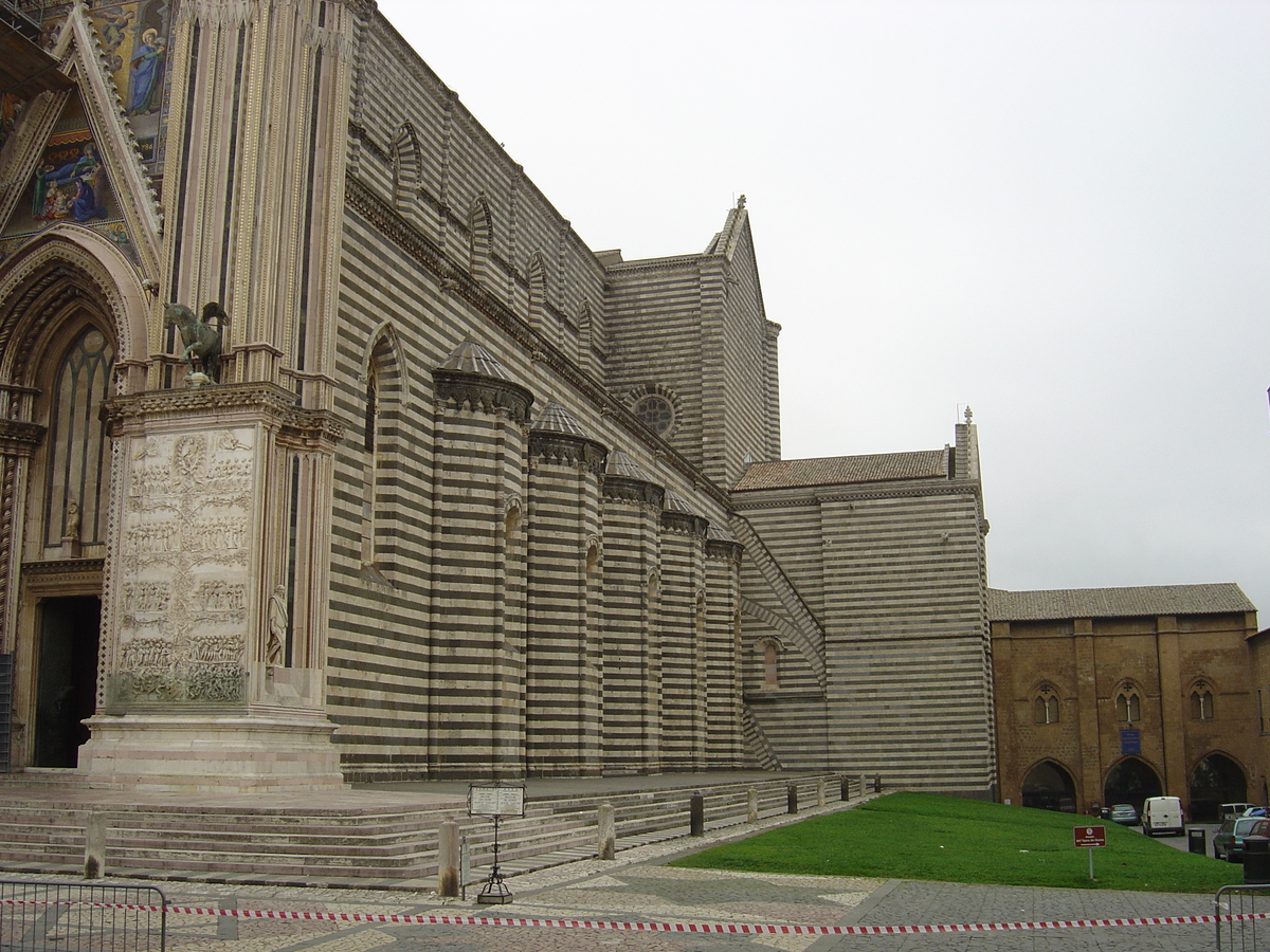 Picture Italy Orvieto 2004-03 15 - Savings Orvieto