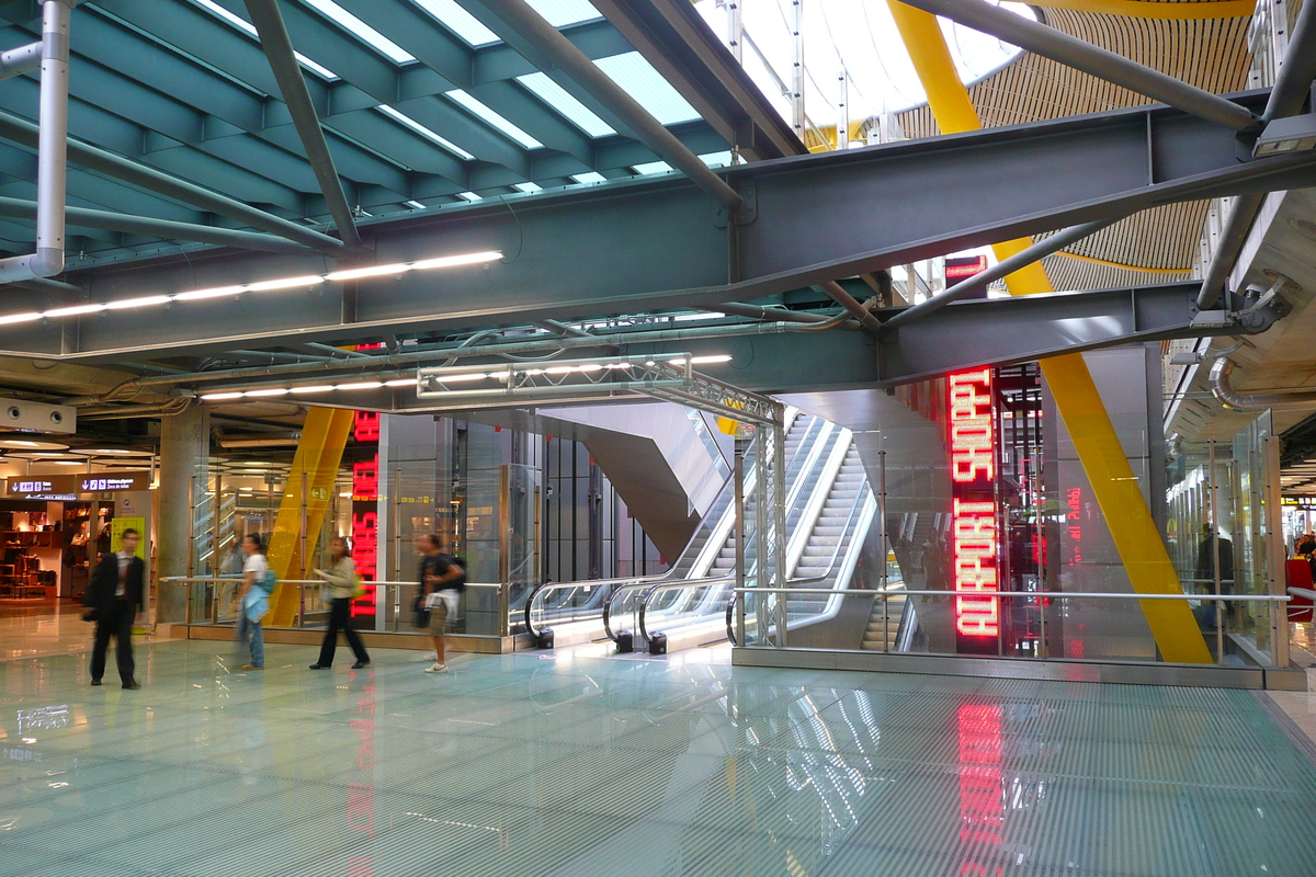 Picture Spain Madrid Barajas Airport 2007-09 29 - Savings Barajas Airport