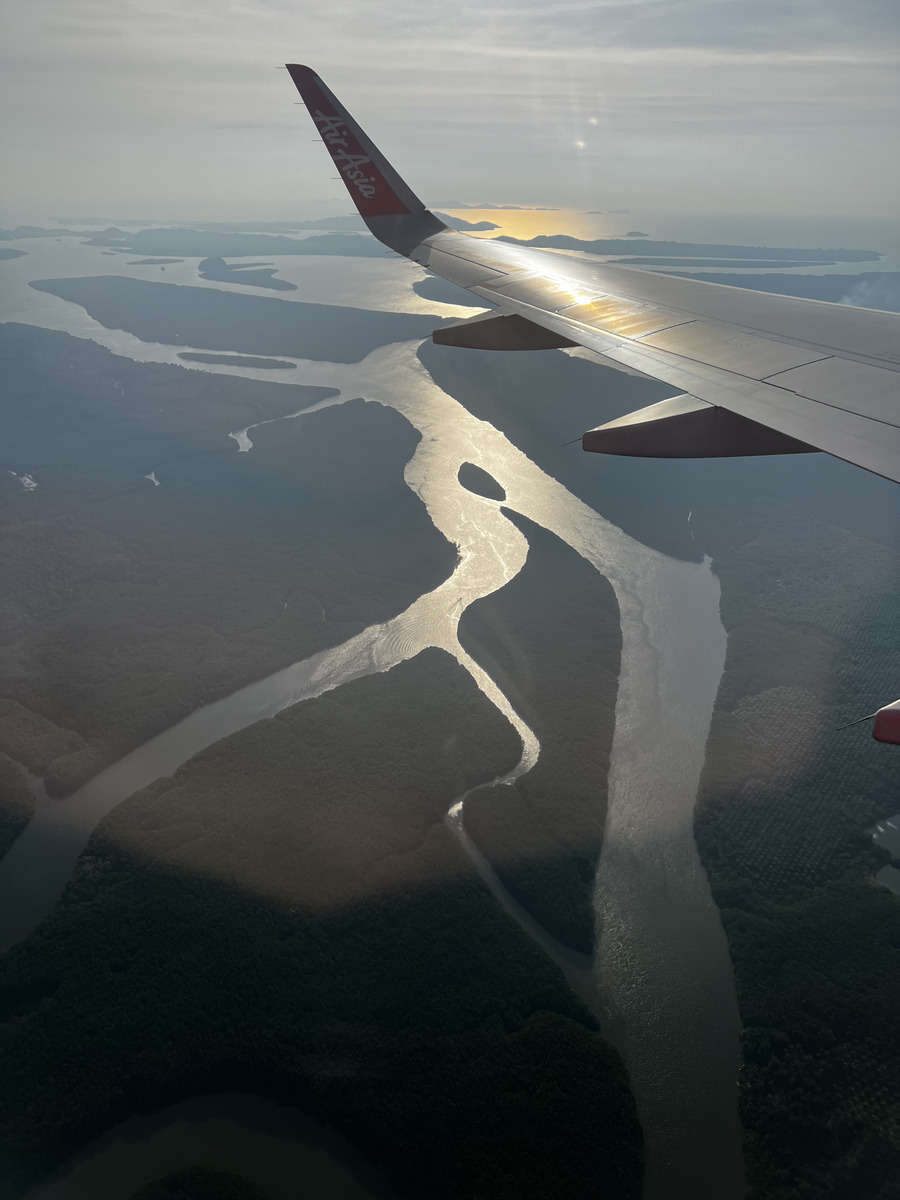 Picture Malaysia Kuala Lumpur Plane 2023-01 3 - Sunrise Plane