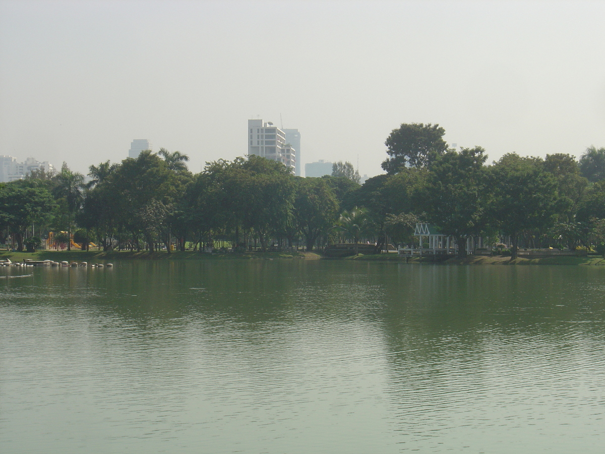 Picture Thailand Bangkok Lumpini Park 2005-12 20 - Sunset Lumpini Park