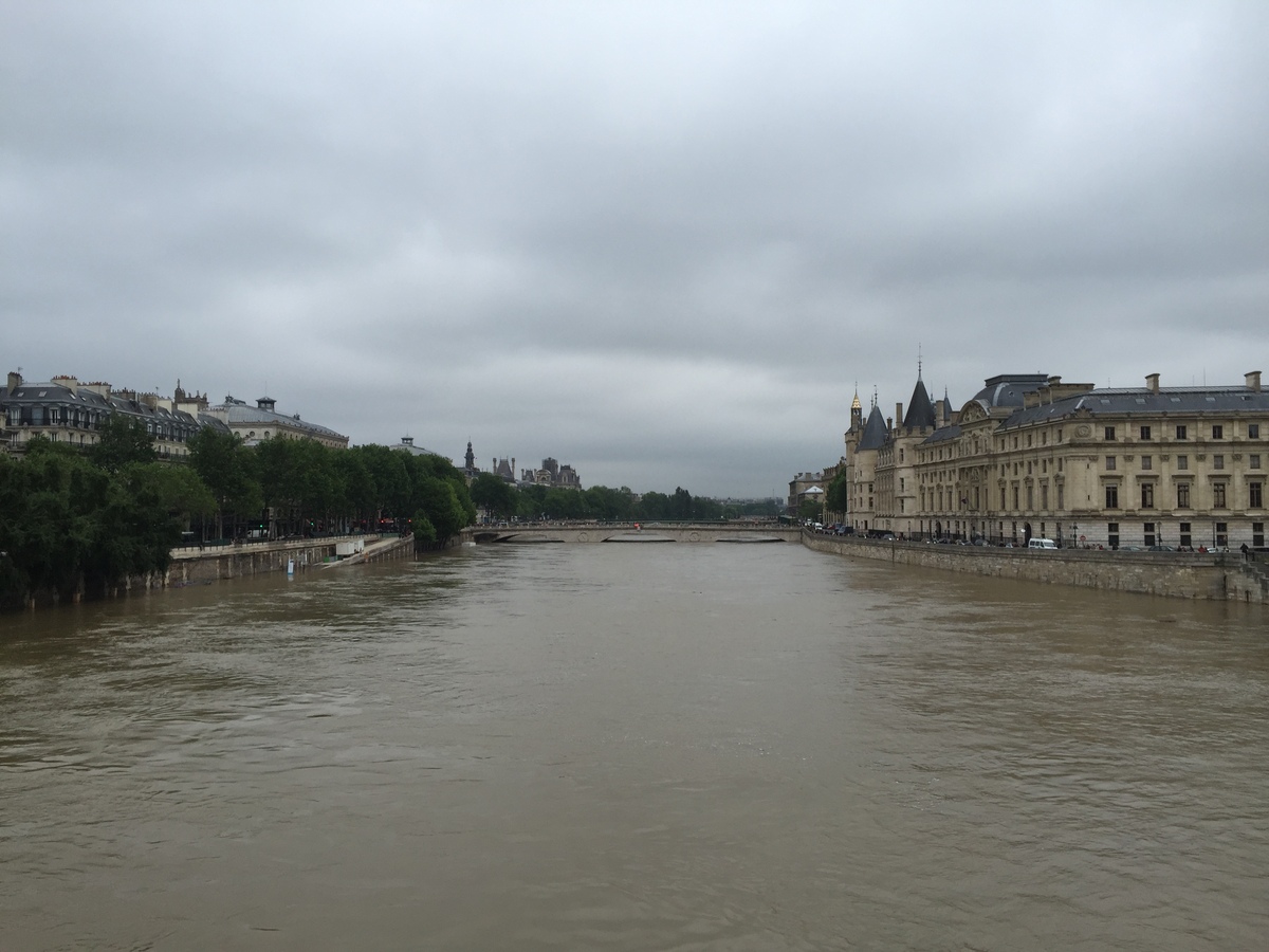 Picture France Paris Seine river 2016-06 29 - Sunrise Seine river