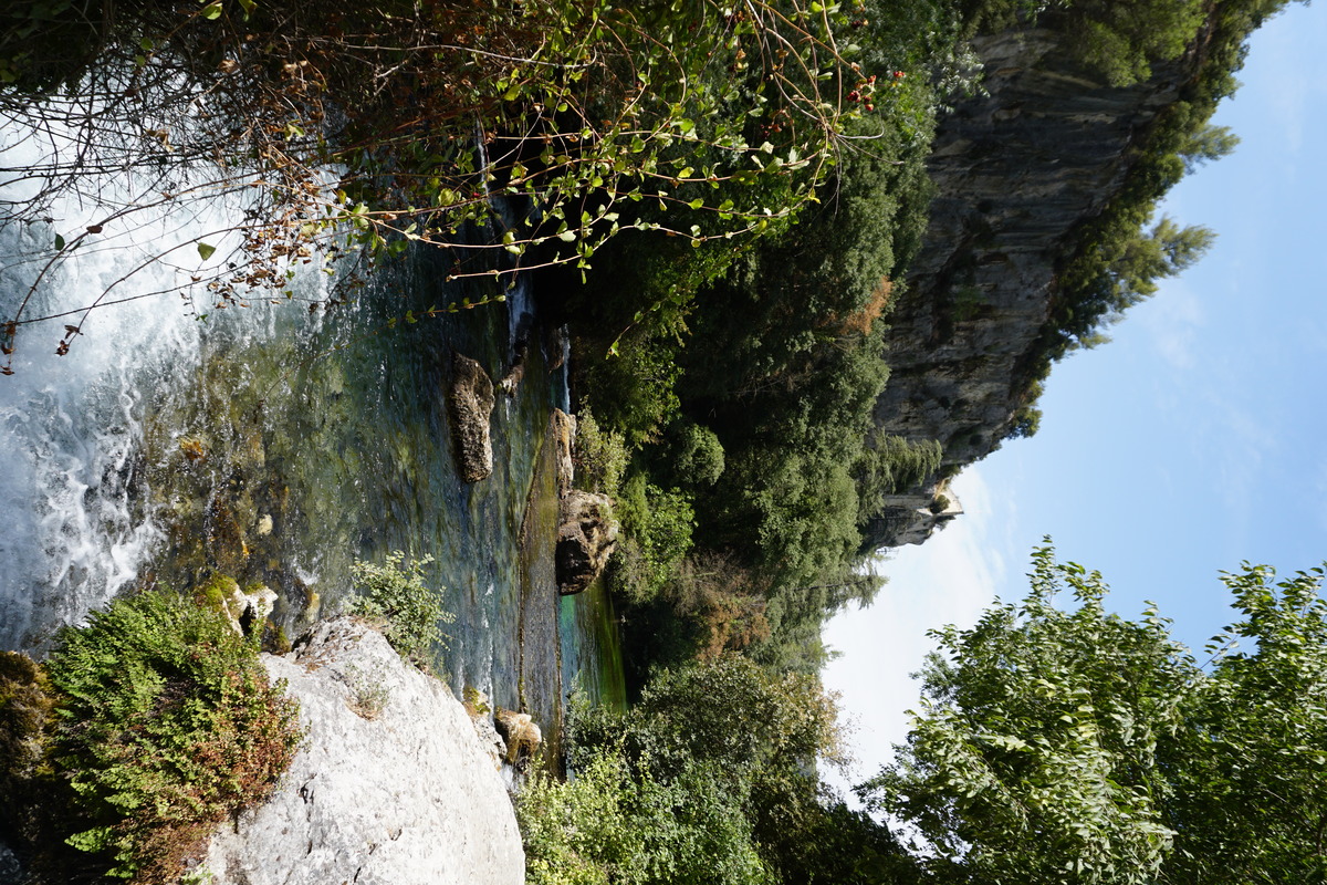 Picture France Fontaine-de-Vaucluse 2017-08 61 - Spring Fontaine-de-Vaucluse