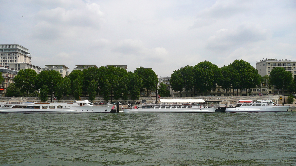 Picture France Paris Peniches Parisiennes 2007-06 38 - Monument Peniches Parisiennes