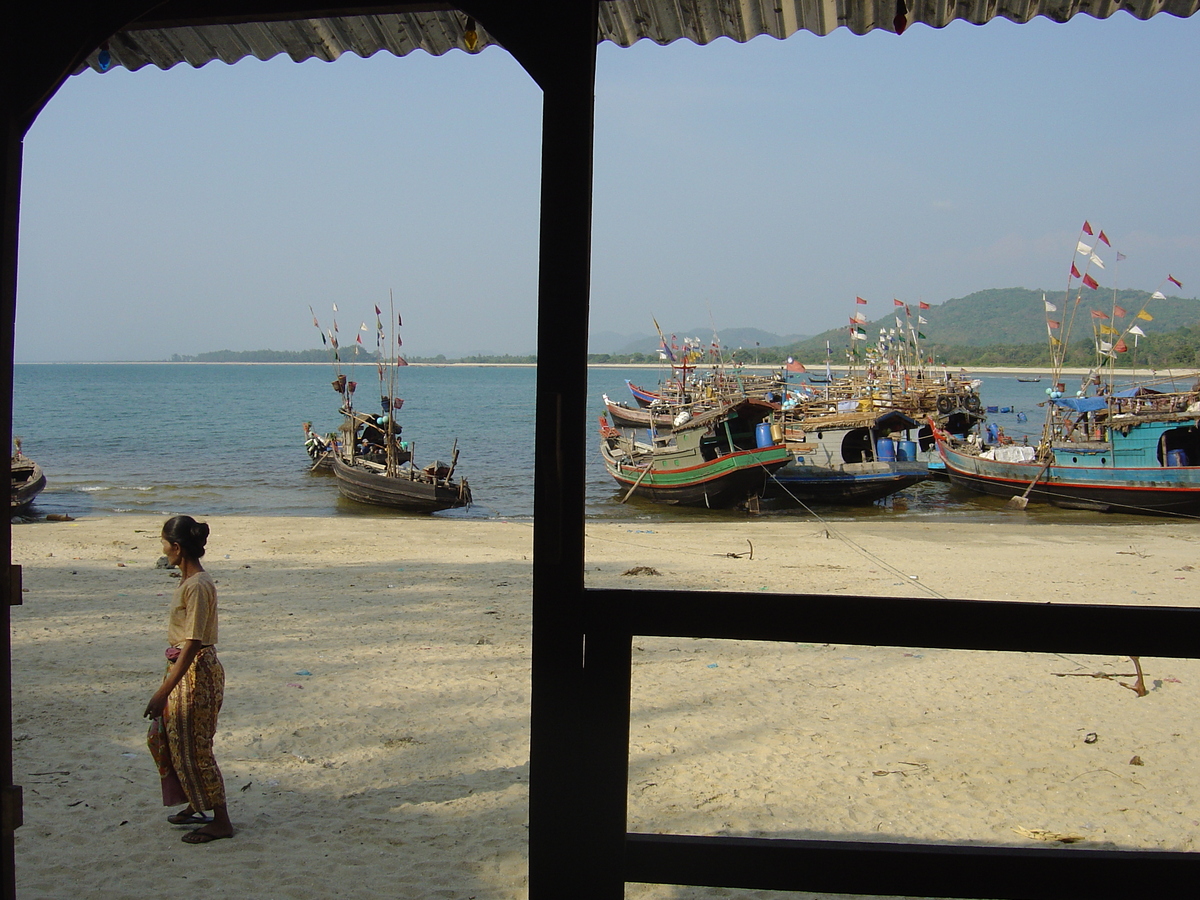 Picture Myanmar Maungmagan beach 2005-01 55 - Sauna Maungmagan beach