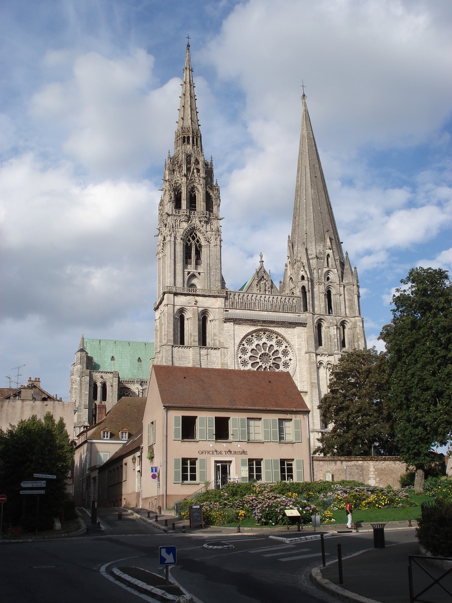 Picture France Chartres 2006-08 41 - Walking Street Chartres